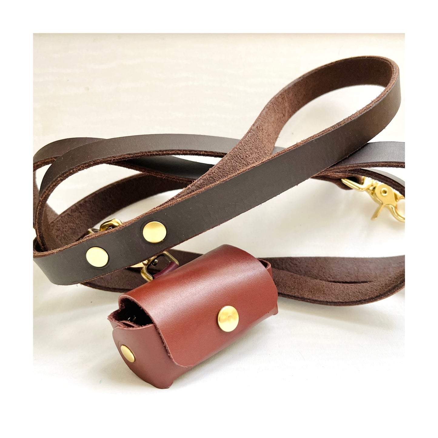 Laisse courte en similicuir porté main