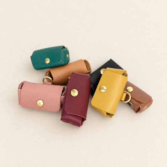 Pochette pour les sacs sur fond crème studio